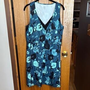 Title nine Size L Floral Dress w/Pockets EUC